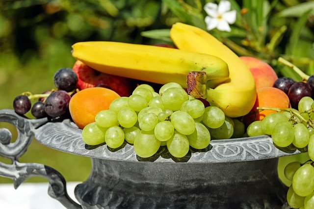 איך שומרים על הטריות של מגש הפירות?